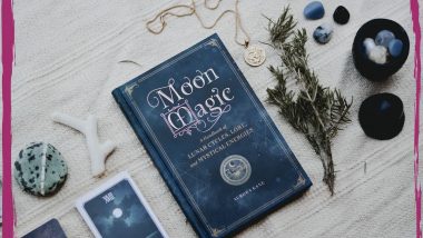 immagine di un libro sulle fasi lunari